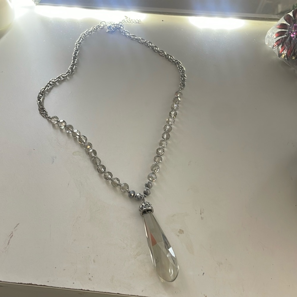 Silver pendant chain/bead necklace